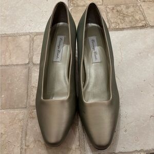 Elegant Bronze Court Shoes by Carriage court mary jane kitten heels